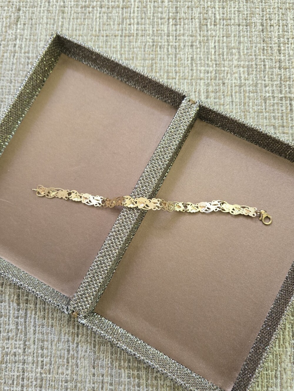 Black Hills Gold 10k Two-Tone Leaf Vine Bracelet - Picture 5 of 11